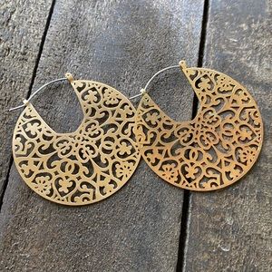 NWOT Gold Floral Disc Earrings